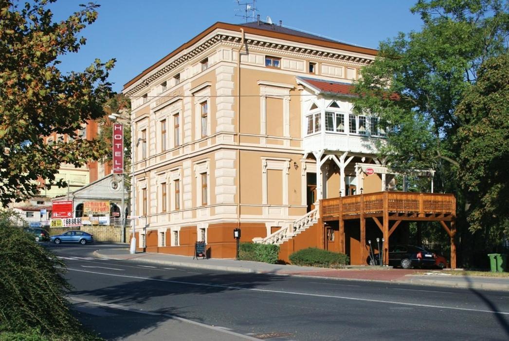 Hotel Mertin 호무토프 외부 사진