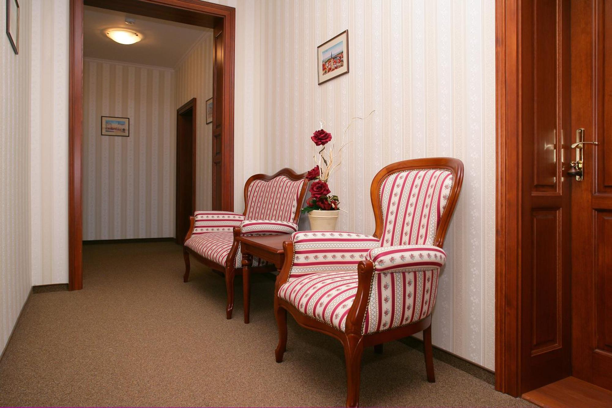 Hotel Mertin 호무토프 외부 사진